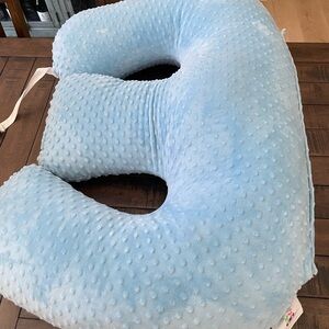 Twin z nursing pillow and nwt spare cover